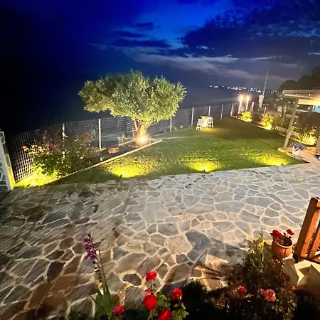 Beachfront Athina *