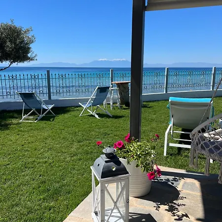 Луксозна вила Beachfront Athina