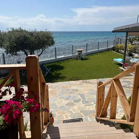 Луксозна вила Beachfront Athina Vergia