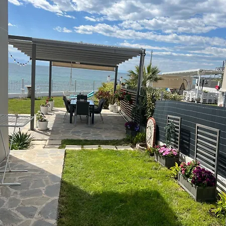 Beachfront Athina *