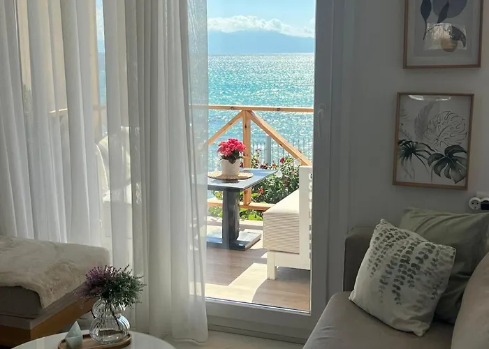 Beachfront Athina *